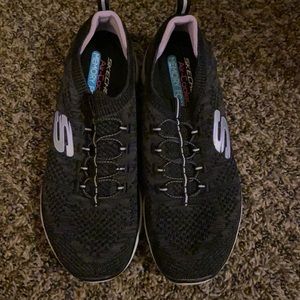 Sketchers tennis shoes